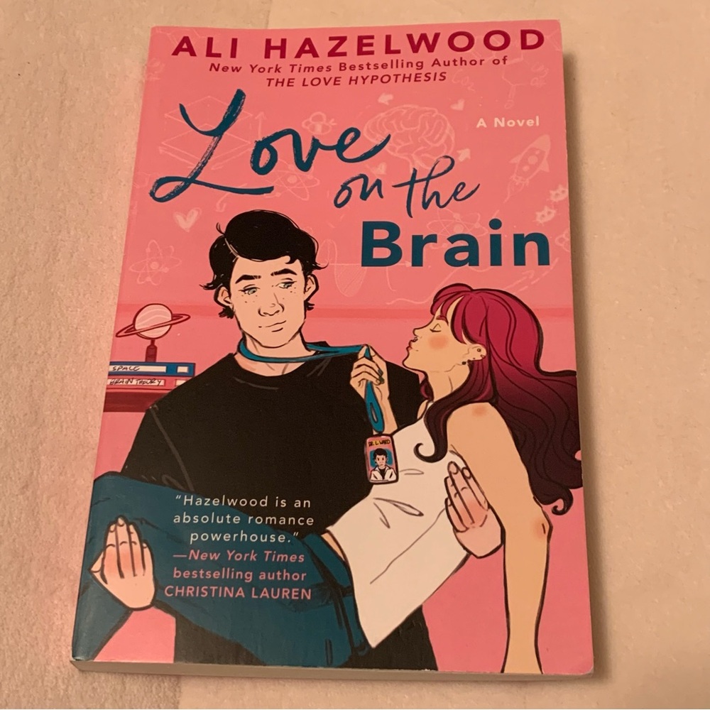 🤩3/$14🤩 Romance. Love on the Brain. Ali Hazelwood